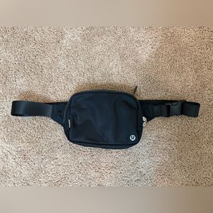 Lululemon 2L belt bag